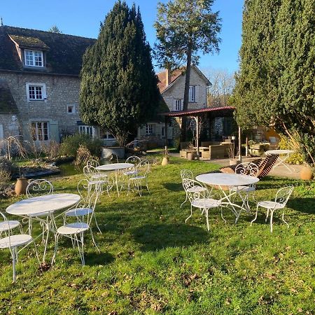 Une Vie En Rose Pressagny-lʼOrgeuilleux Bagian luar foto