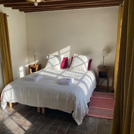 Une Vie En Rose Pressagny-lʼOrgeuilleux Bagian luar foto