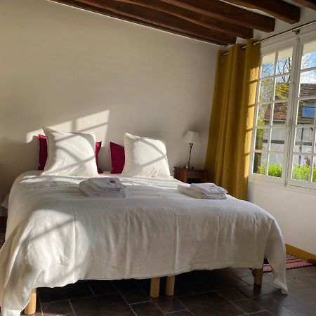 Une Vie En Rose Pressagny-lʼOrgeuilleux Bagian luar foto