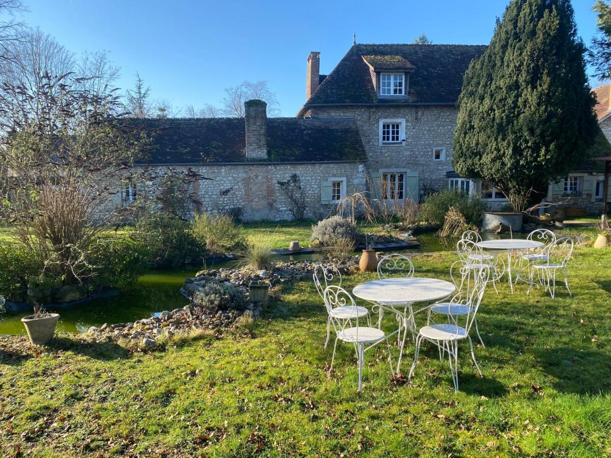 Une Vie En Rose Pressagny-lʼOrgeuilleux Bagian luar foto