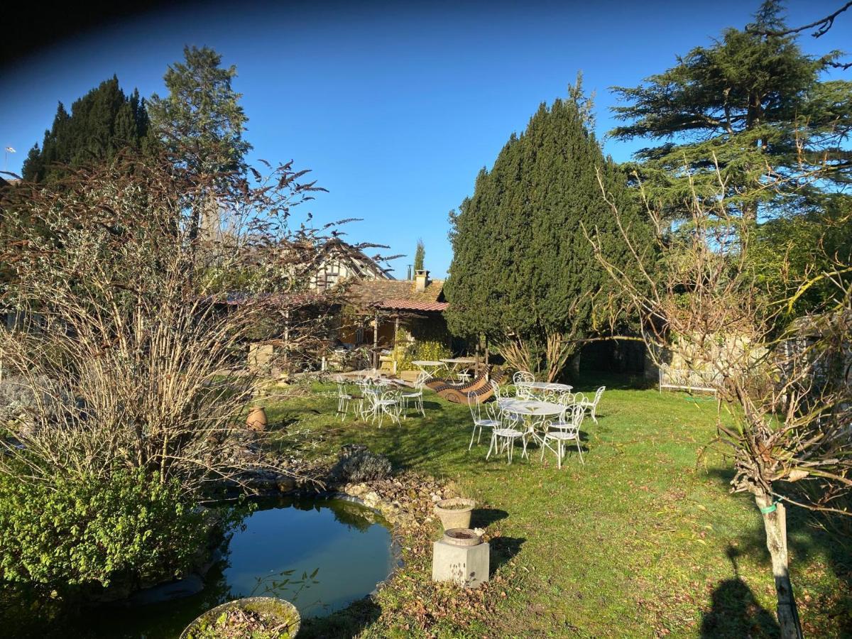 Une Vie En Rose Pressagny-lʼOrgeuilleux Bagian luar foto