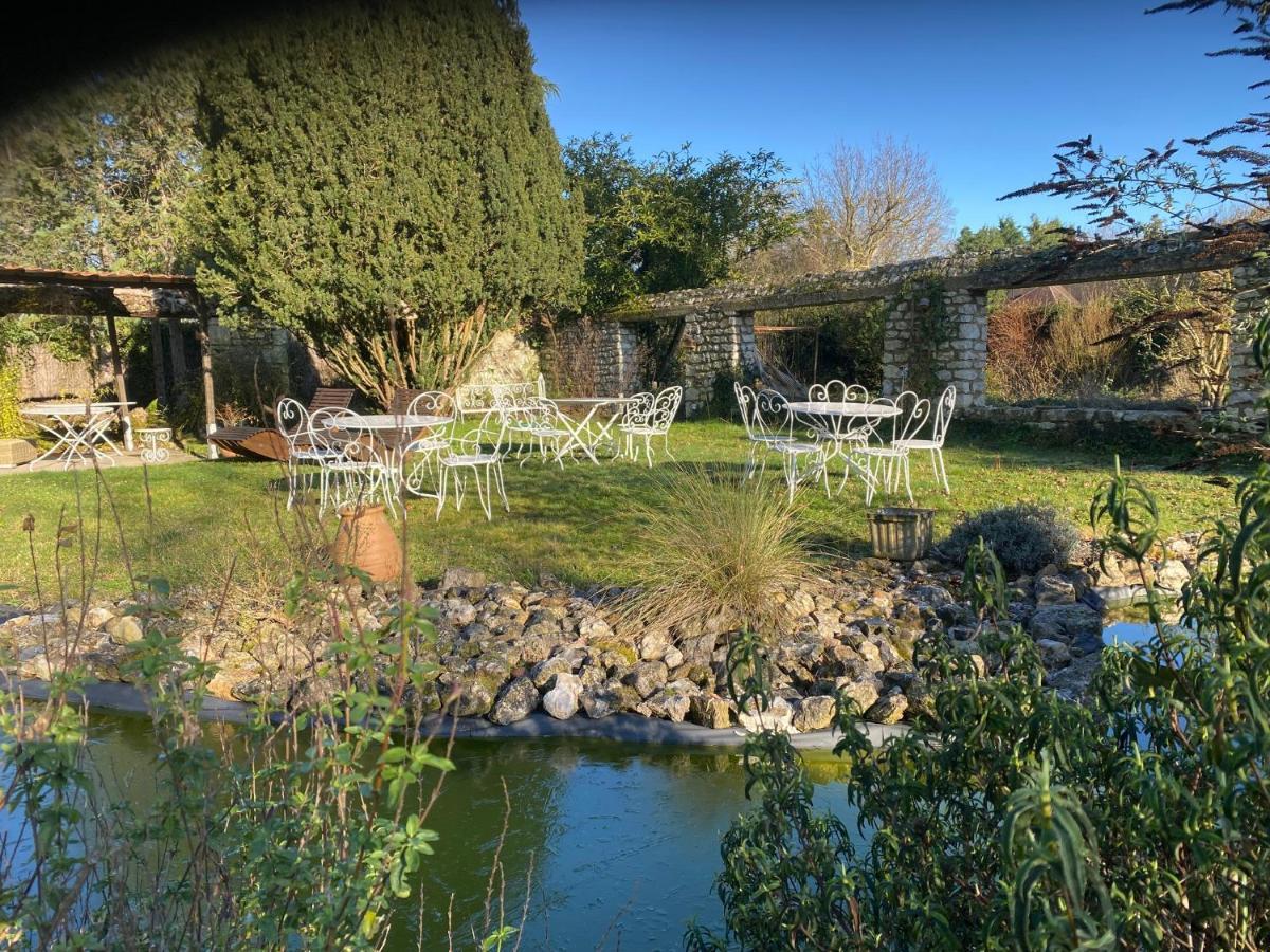 Une Vie En Rose Pressagny-lʼOrgeuilleux Bagian luar foto