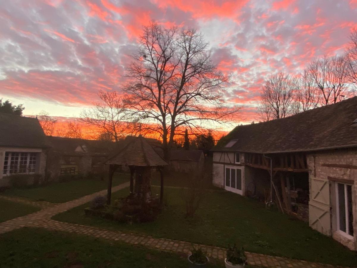 Une Vie En Rose Pressagny-lʼOrgeuilleux Bagian luar foto