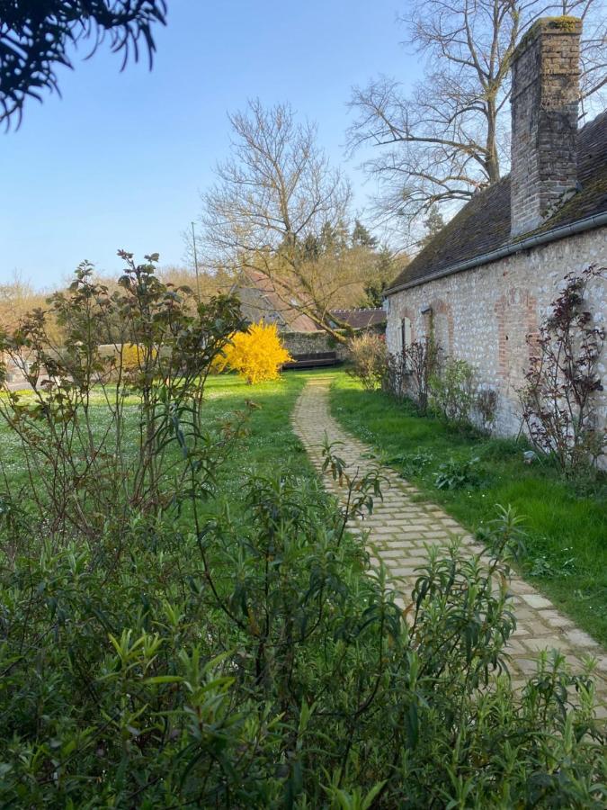 Une Vie En Rose Pressagny-lʼOrgeuilleux Bagian luar foto