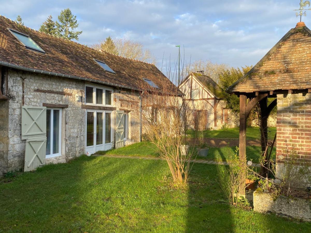 Une Vie En Rose Pressagny-lʼOrgeuilleux Bagian luar foto