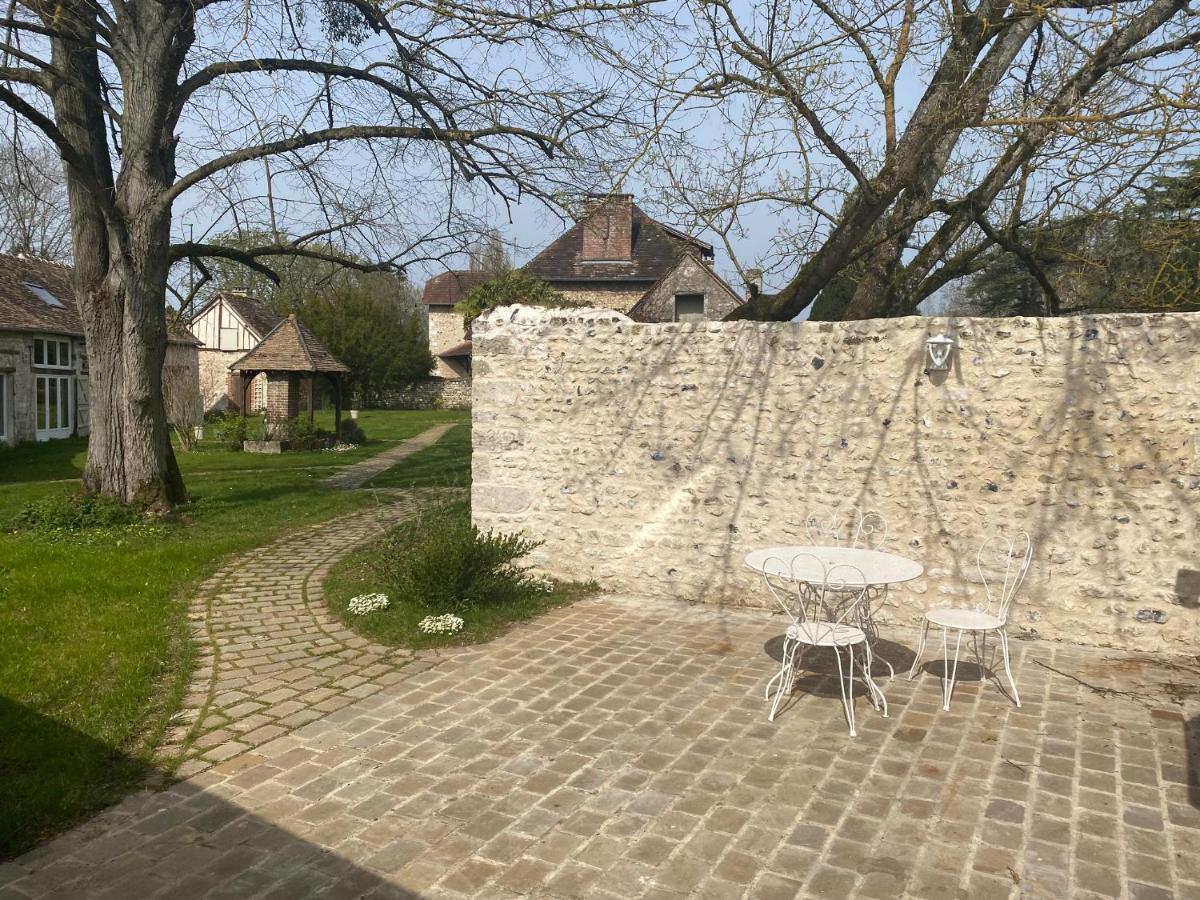Une Vie En Rose Pressagny-lʼOrgeuilleux Bagian luar foto