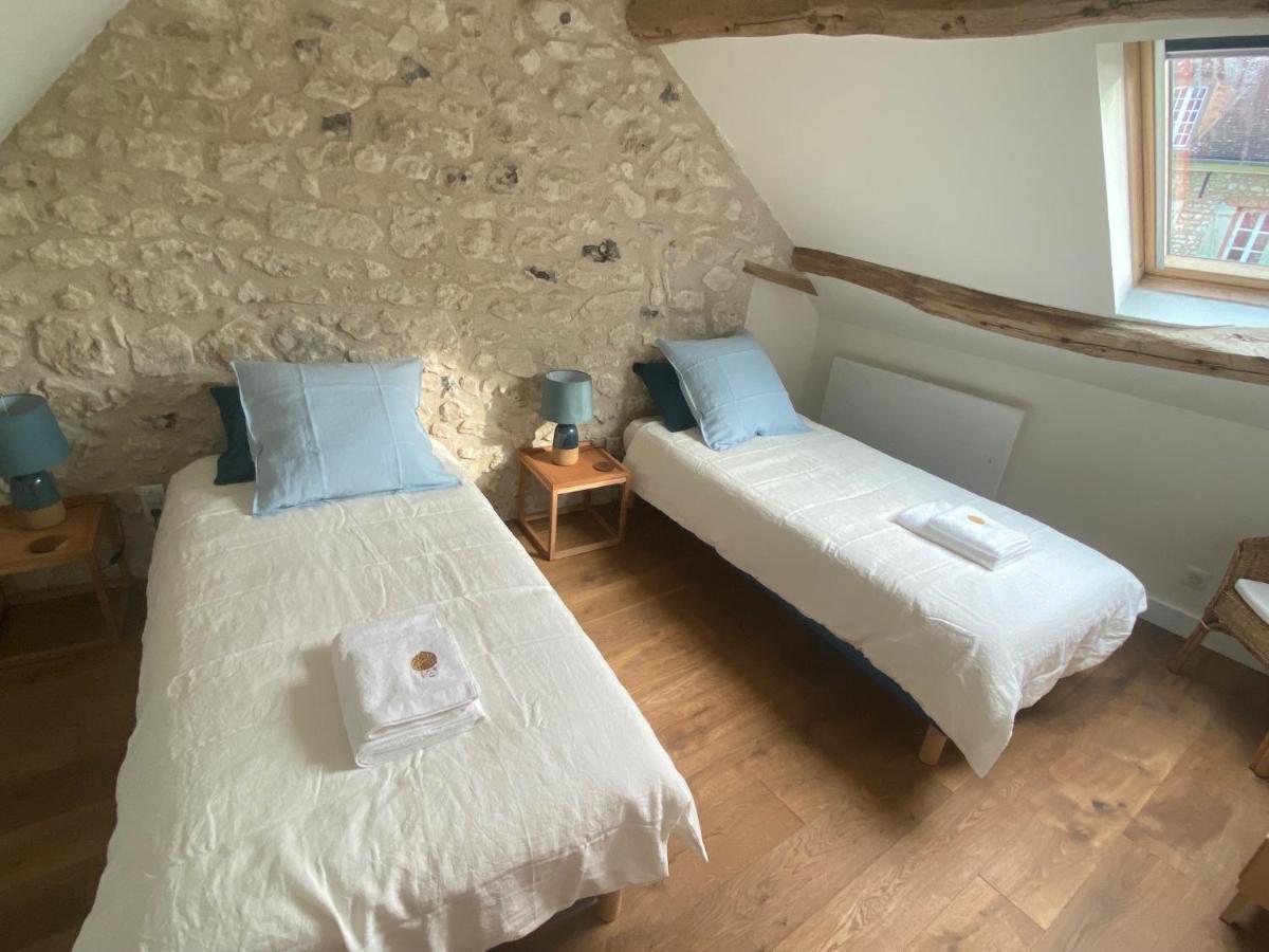 Une Vie En Rose Pressagny-lʼOrgeuilleux Bagian luar foto