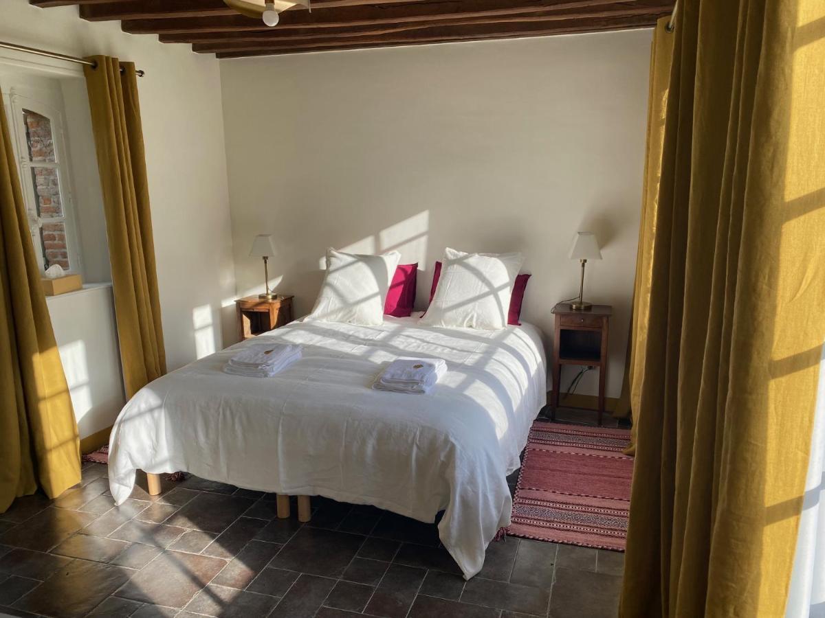 Une Vie En Rose Pressagny-lʼOrgeuilleux Bagian luar foto