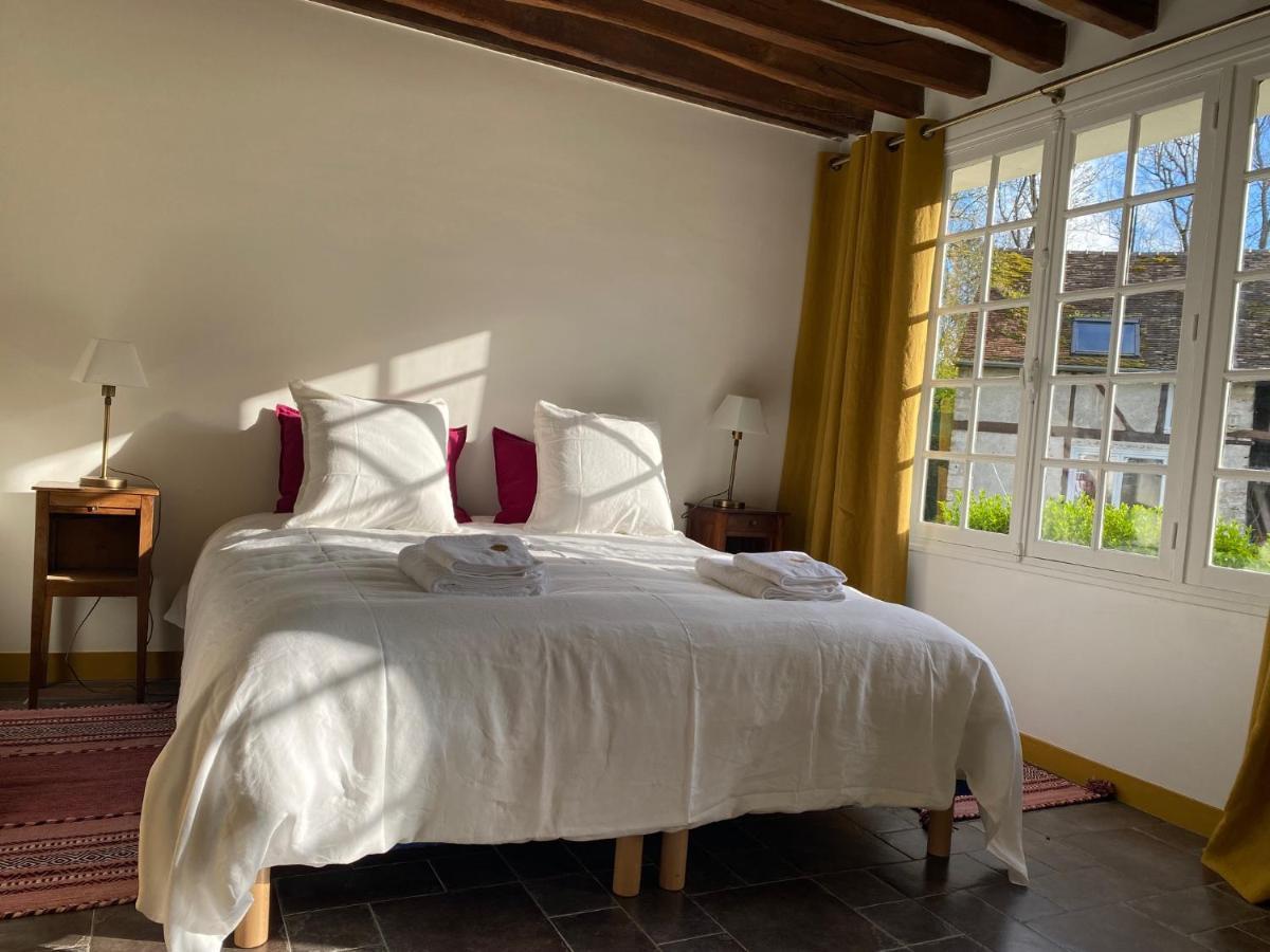 Une Vie En Rose Pressagny-lʼOrgeuilleux Bagian luar foto