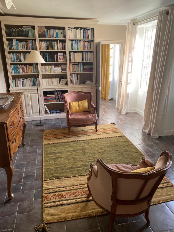 Une Vie En Rose Pressagny-lʼOrgeuilleux Bagian luar foto