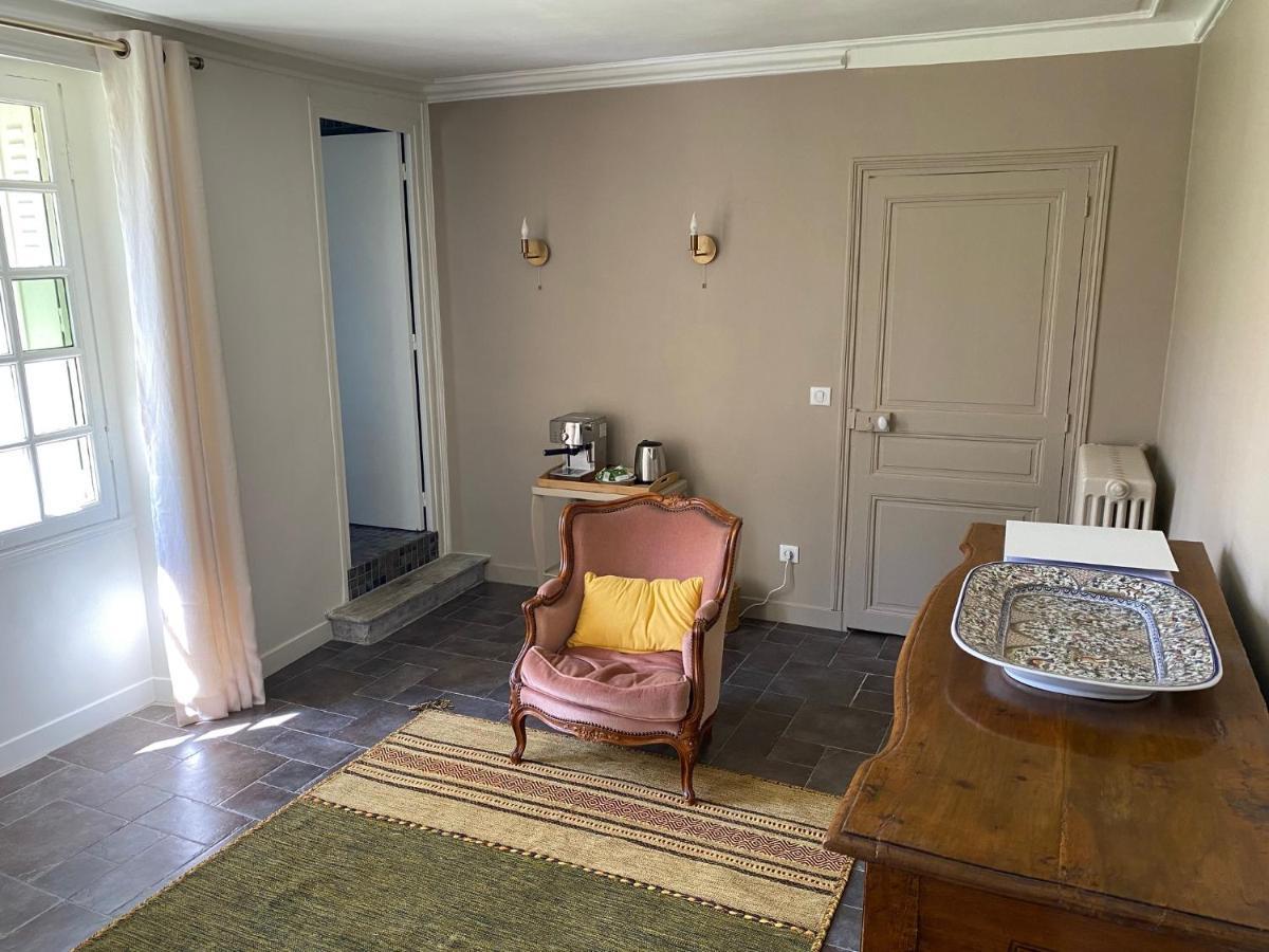 Une Vie En Rose Pressagny-lʼOrgeuilleux Bagian luar foto